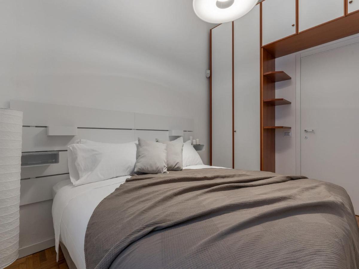 The Best Rent - Spacious Three-Bedroom Apartment In Moscova Milão Exterior foto
